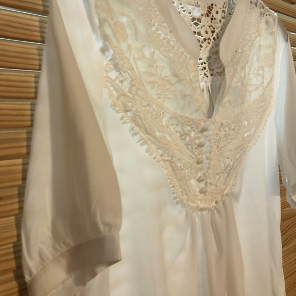 Beautiful white Top in a size L - Picture 4 of 6